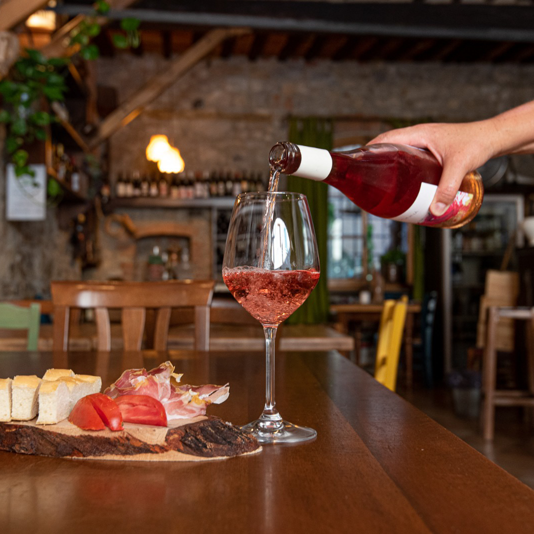 Come si fa il vino rosato?